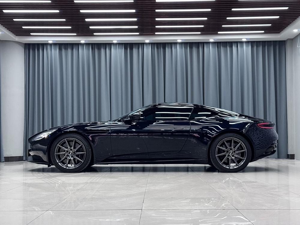 Aston Martin Aston Martin DB11