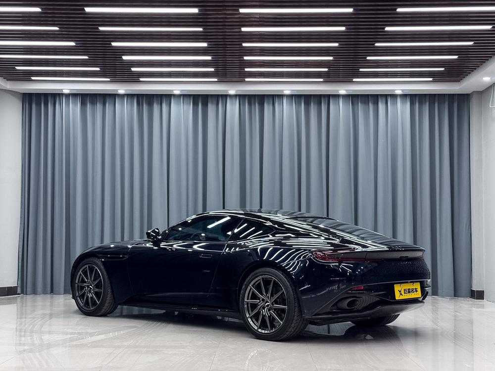 Aston Martin Aston Martin DB11
