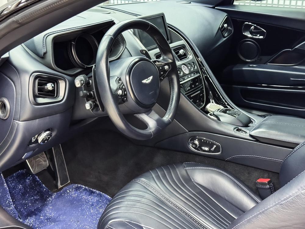 Aston Martin Aston Martin DB11