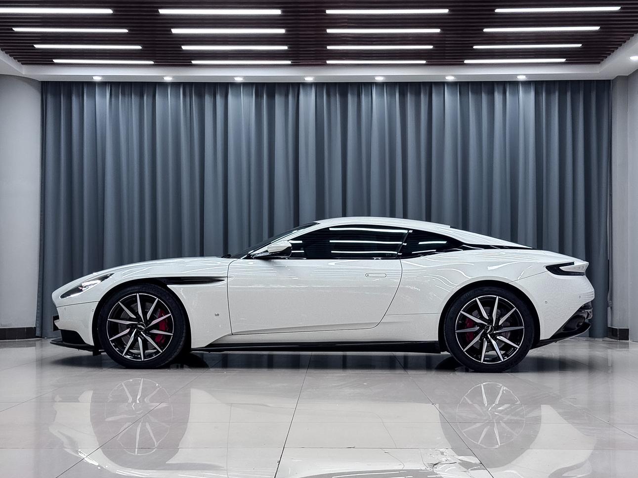 Aston Martin Aston Martin DB11