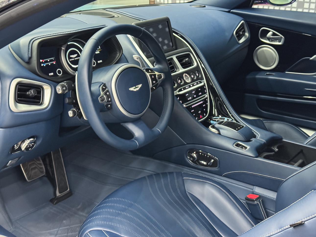 Aston Martin Aston Martin DB11