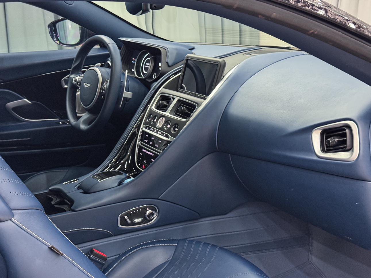 Aston Martin Aston Martin DB11