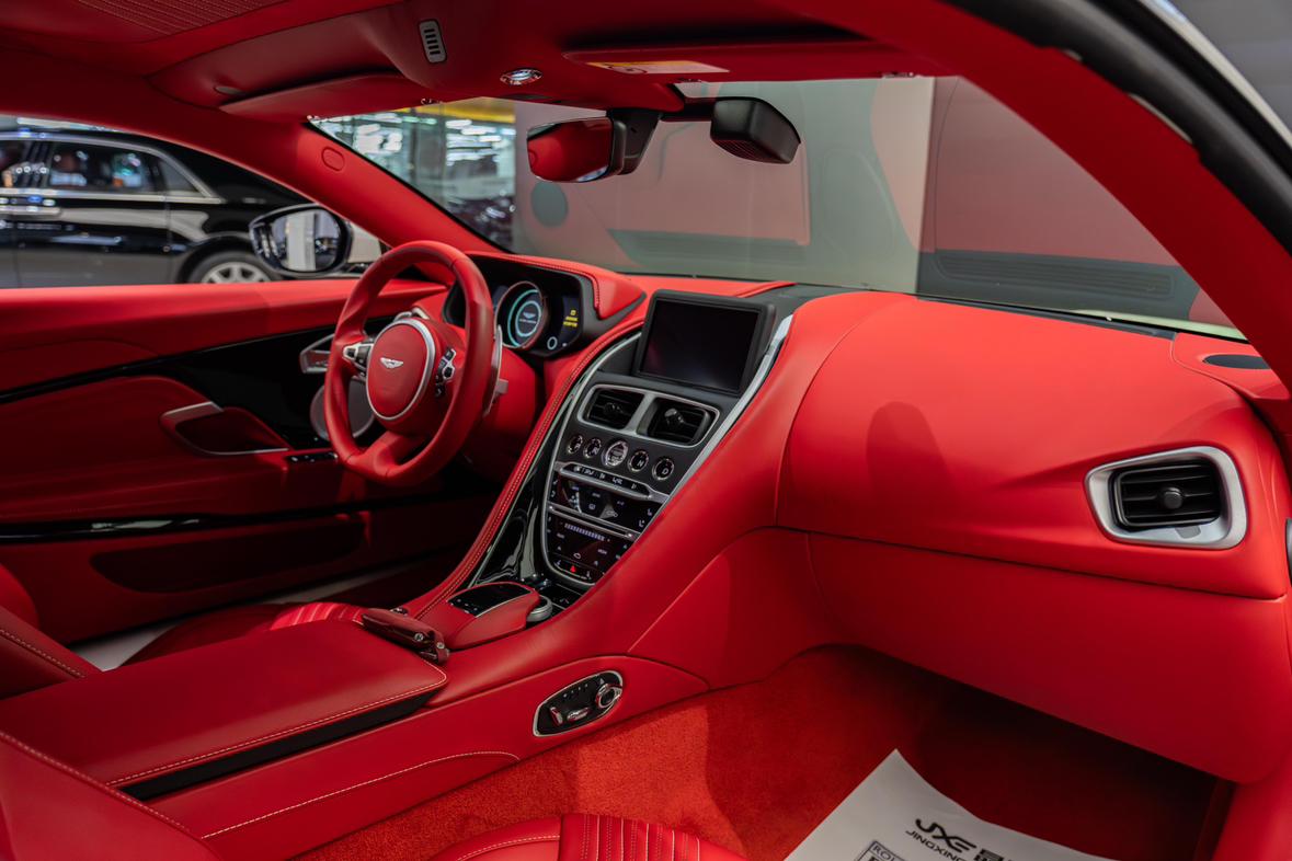 Aston Martin Aston Martin DB11