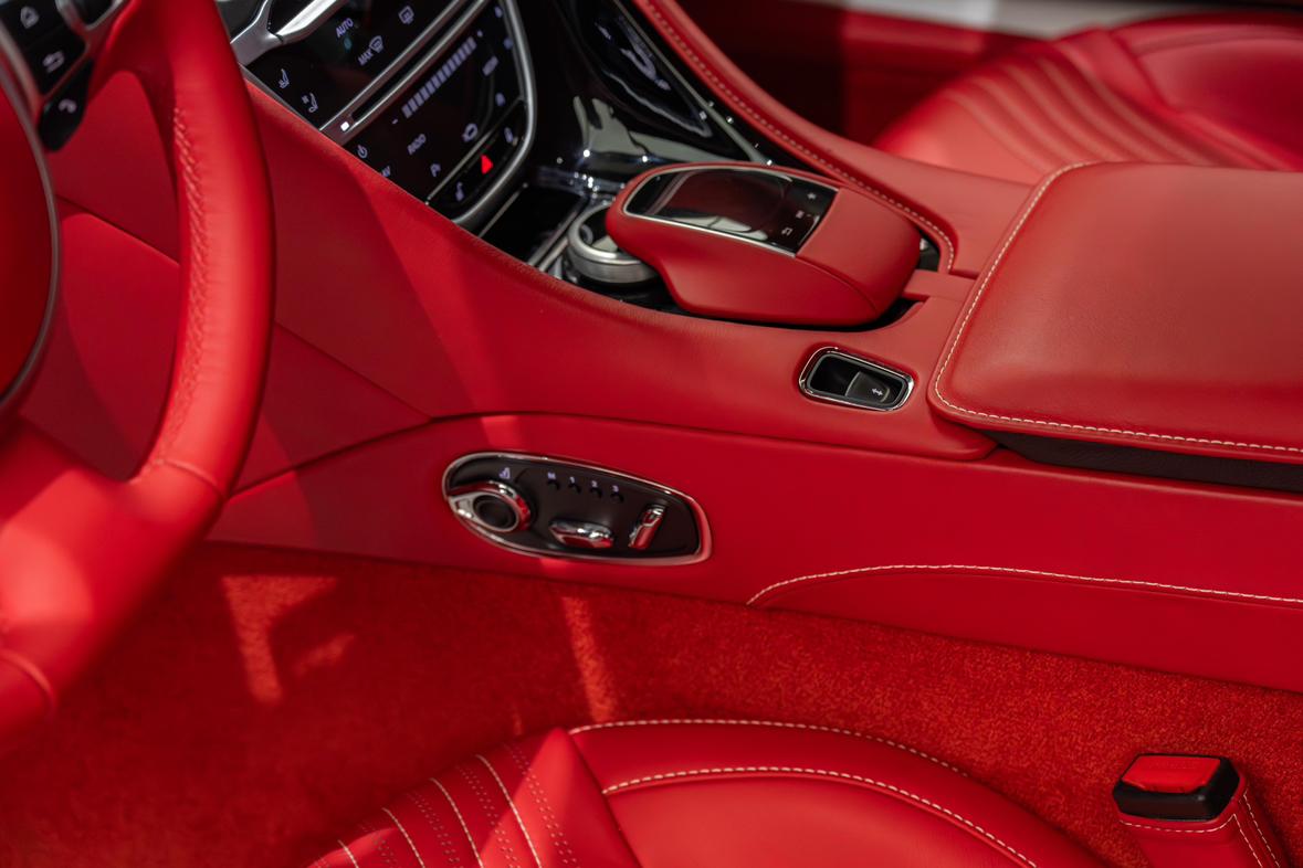Aston Martin Aston Martin DB11