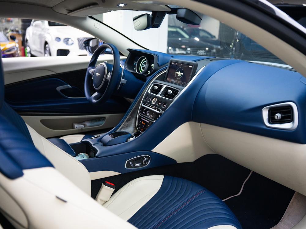 Aston Martin Aston Martin DB11