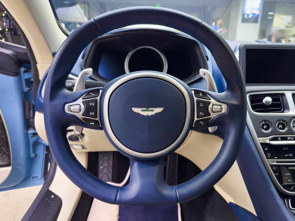 Aston Martin Aston Martin DB11