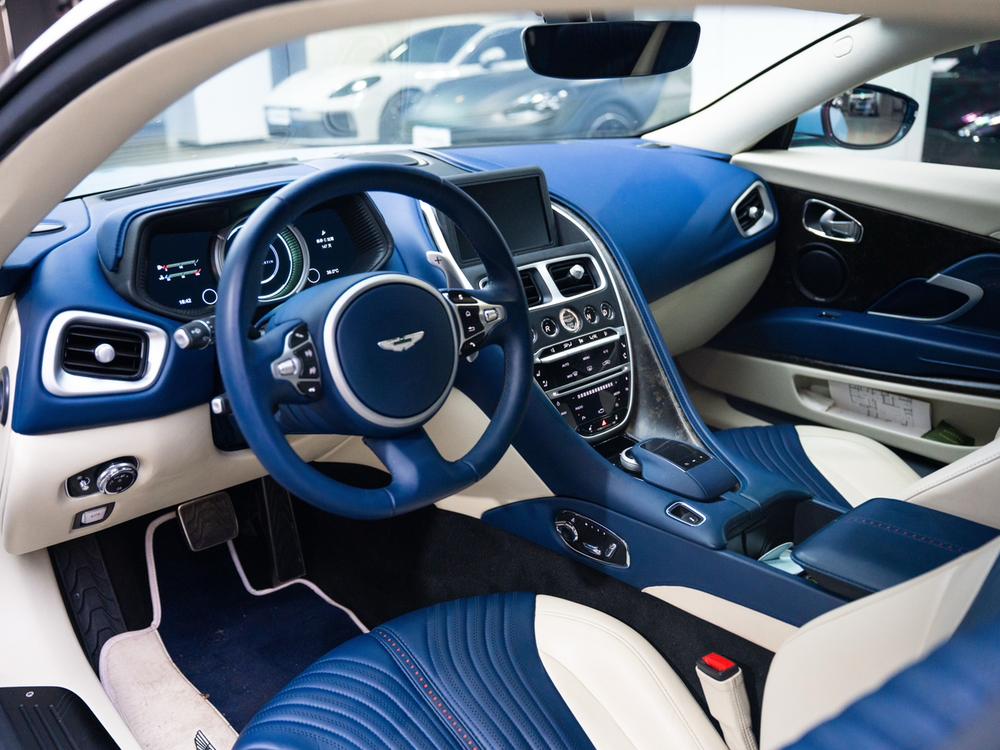 Aston Martin Aston Martin DB11