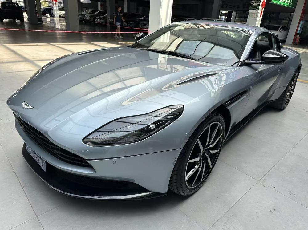 Aston Martin Aston Martin DB11