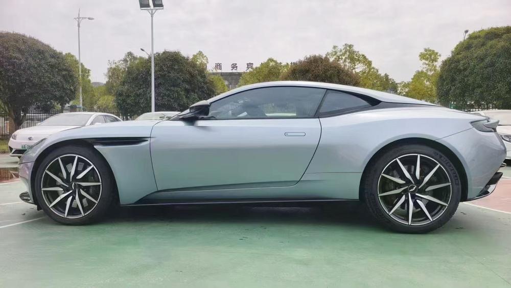 Aston Martin Aston Martin DB11