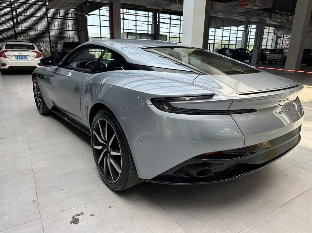 Aston Martin Aston Martin DB11