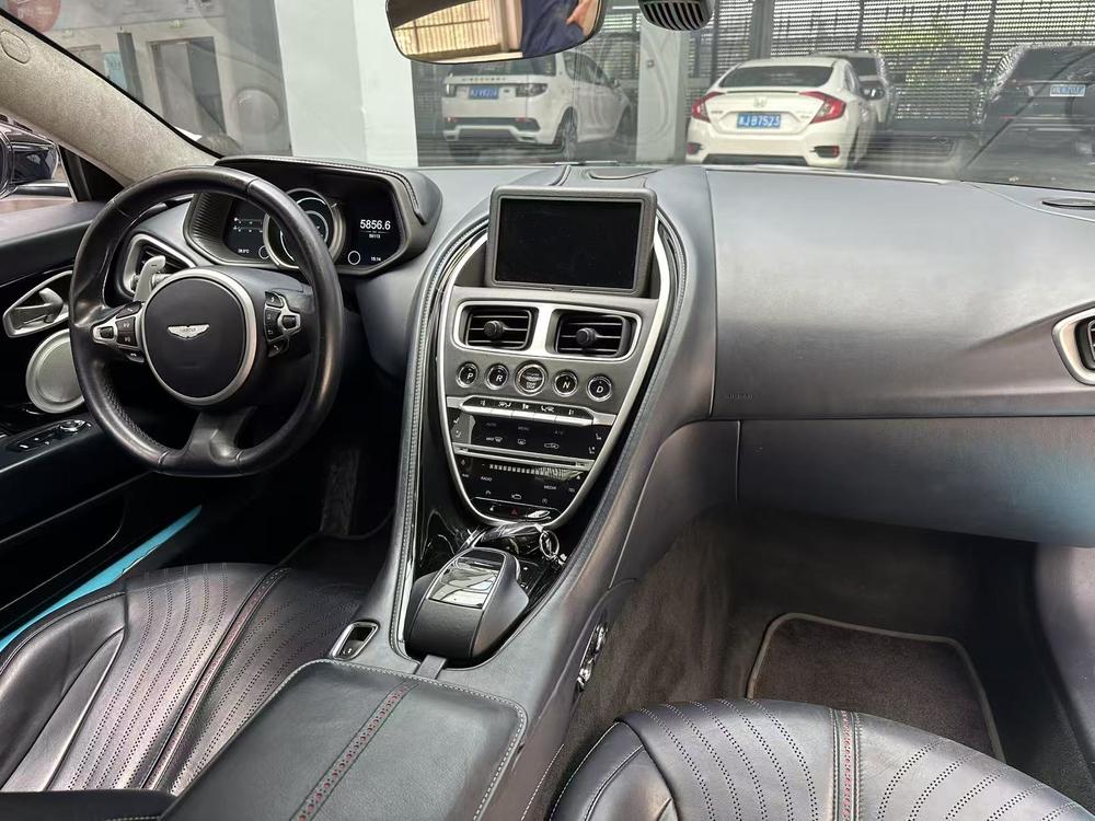 Aston Martin Aston Martin DB11