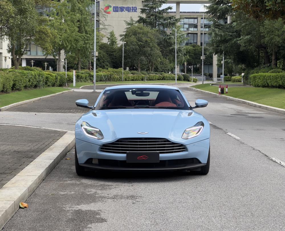 Aston Martin Aston Martin DB11