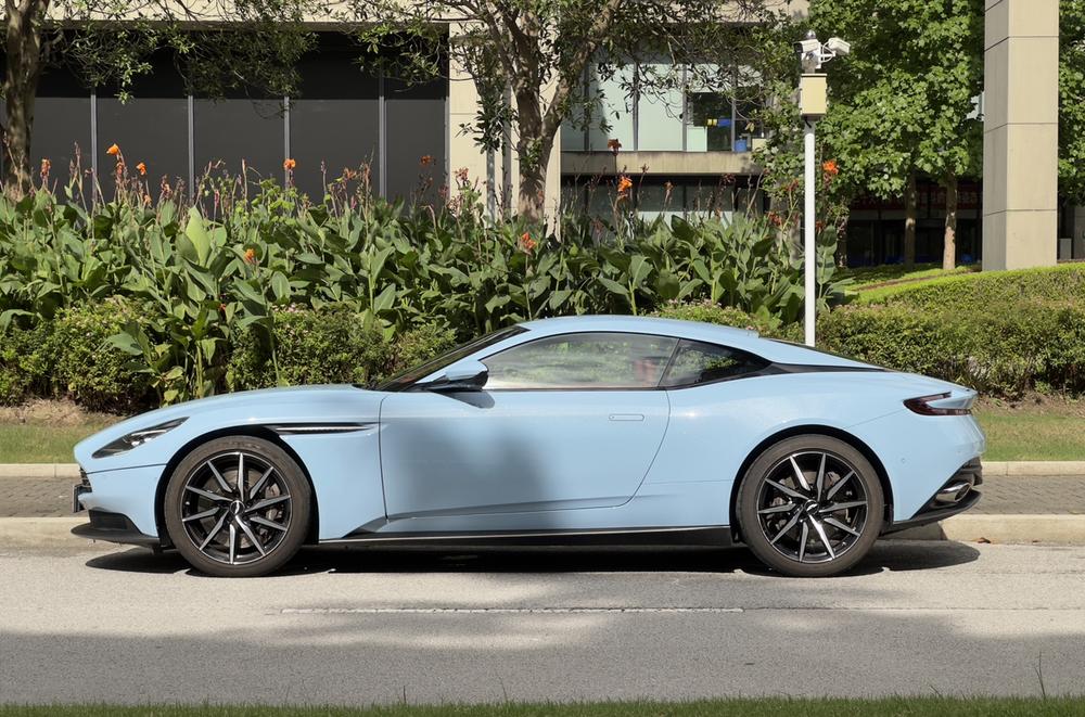 Aston Martin Aston Martin DB11