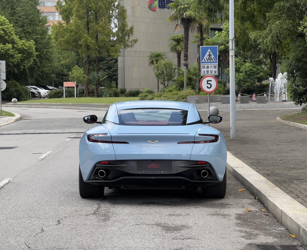 Aston Martin Aston Martin DB11