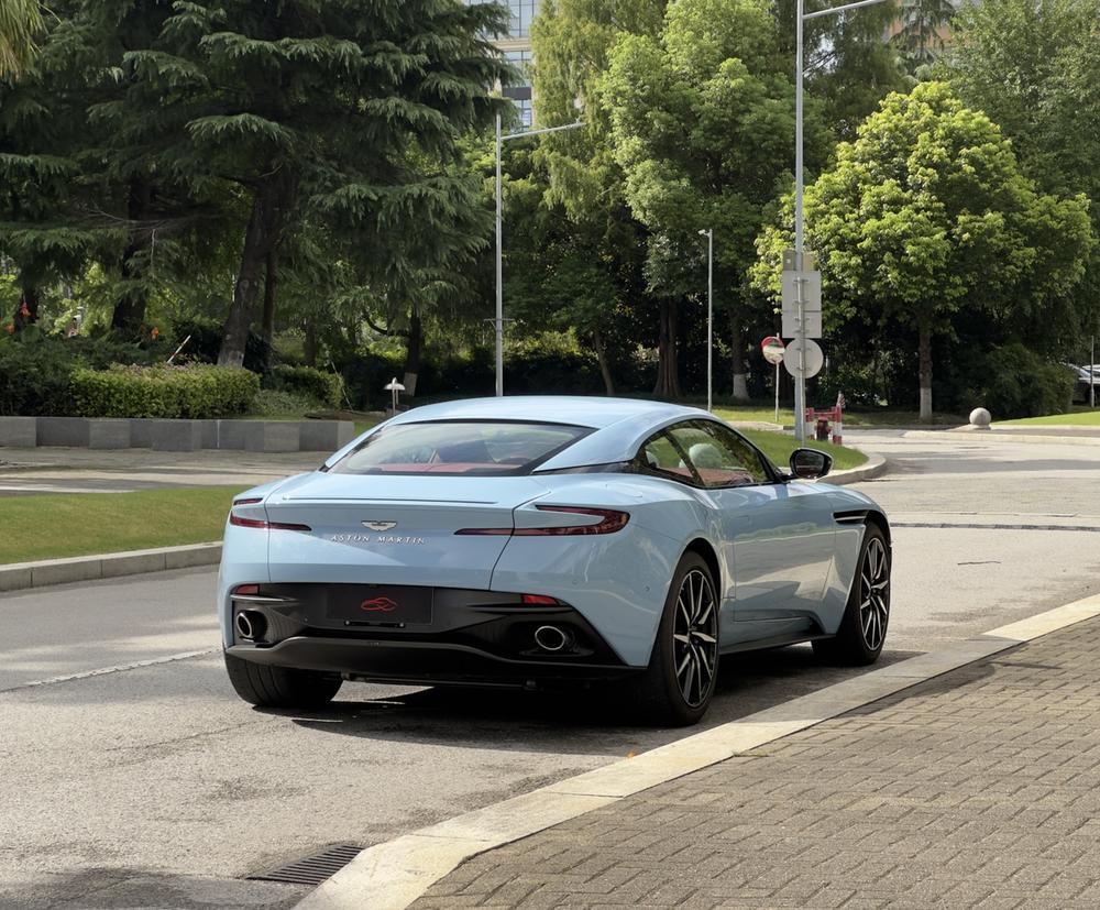 Aston Martin Aston Martin DB11