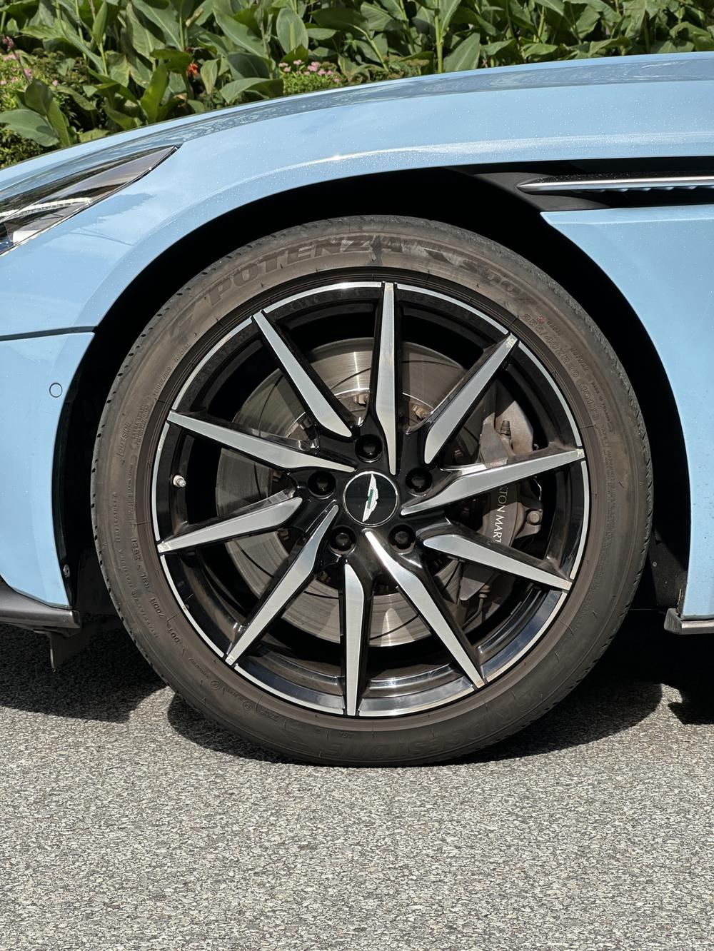 Aston Martin Aston Martin DB11