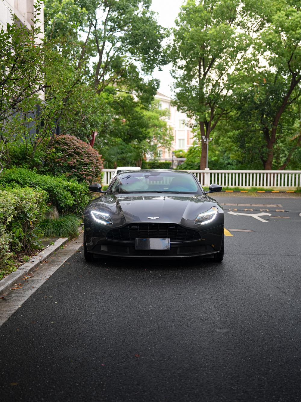 Aston Martin Aston Martin DB11