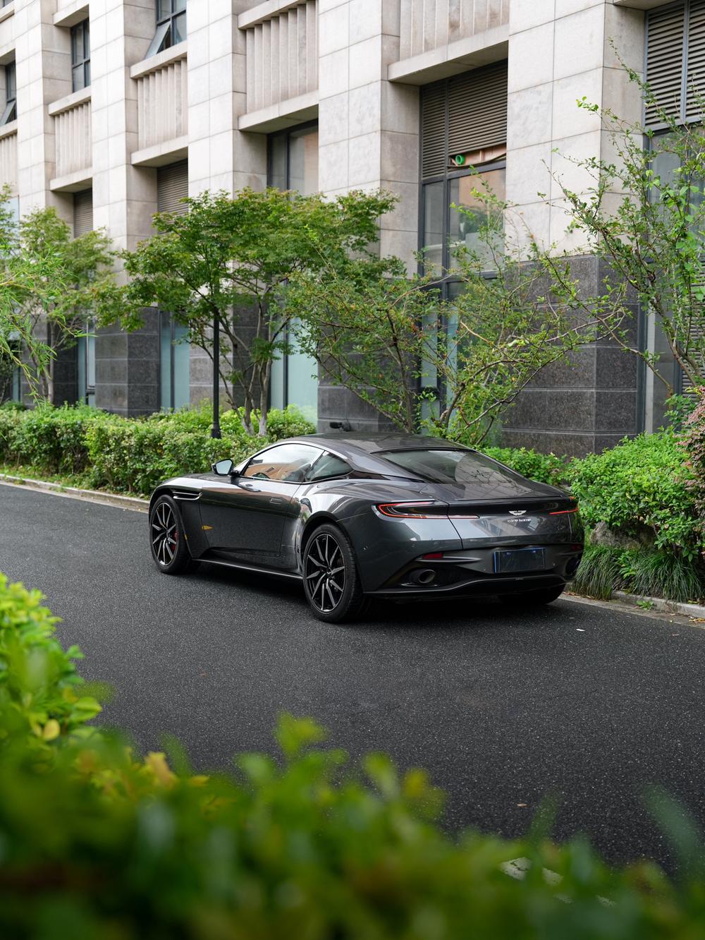 Aston Martin Aston Martin DB11