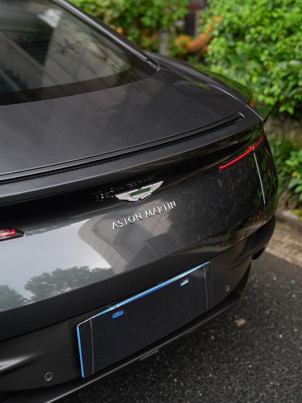 Aston Martin Aston Martin DB11