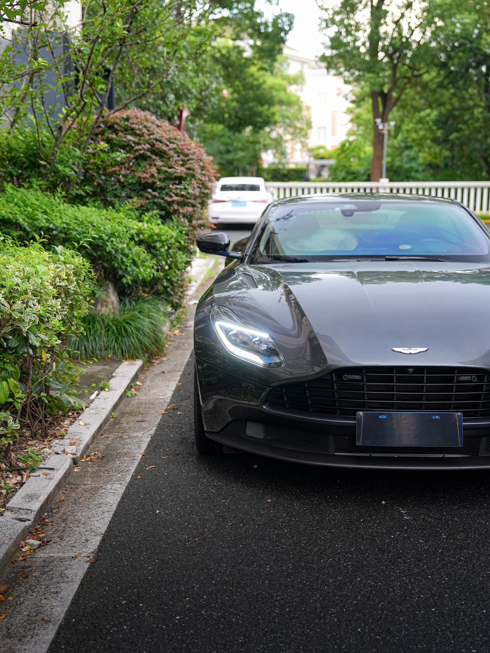 Aston Martin Aston Martin DB11