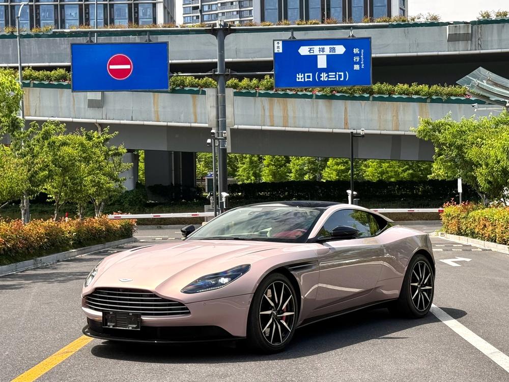 Aston Martin Aston Martin DB11