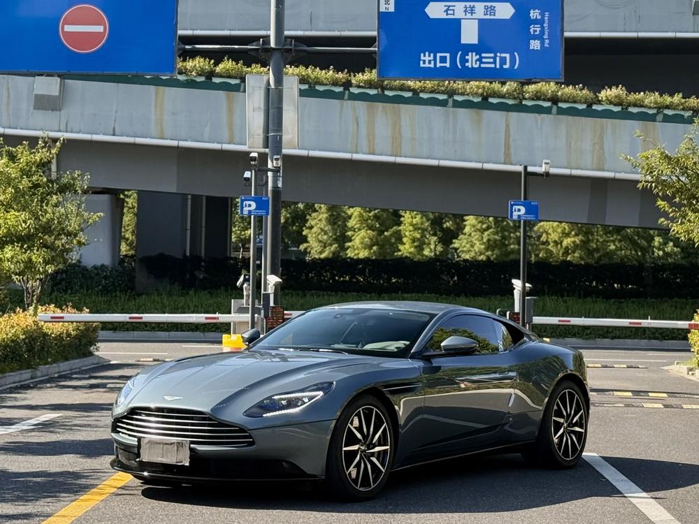 Aston Martin Aston Martin DB11