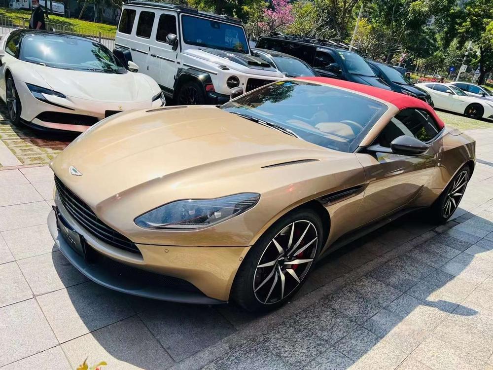 Aston Martin Aston Martin DB11