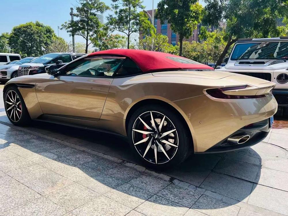 Aston Martin Aston Martin DB11