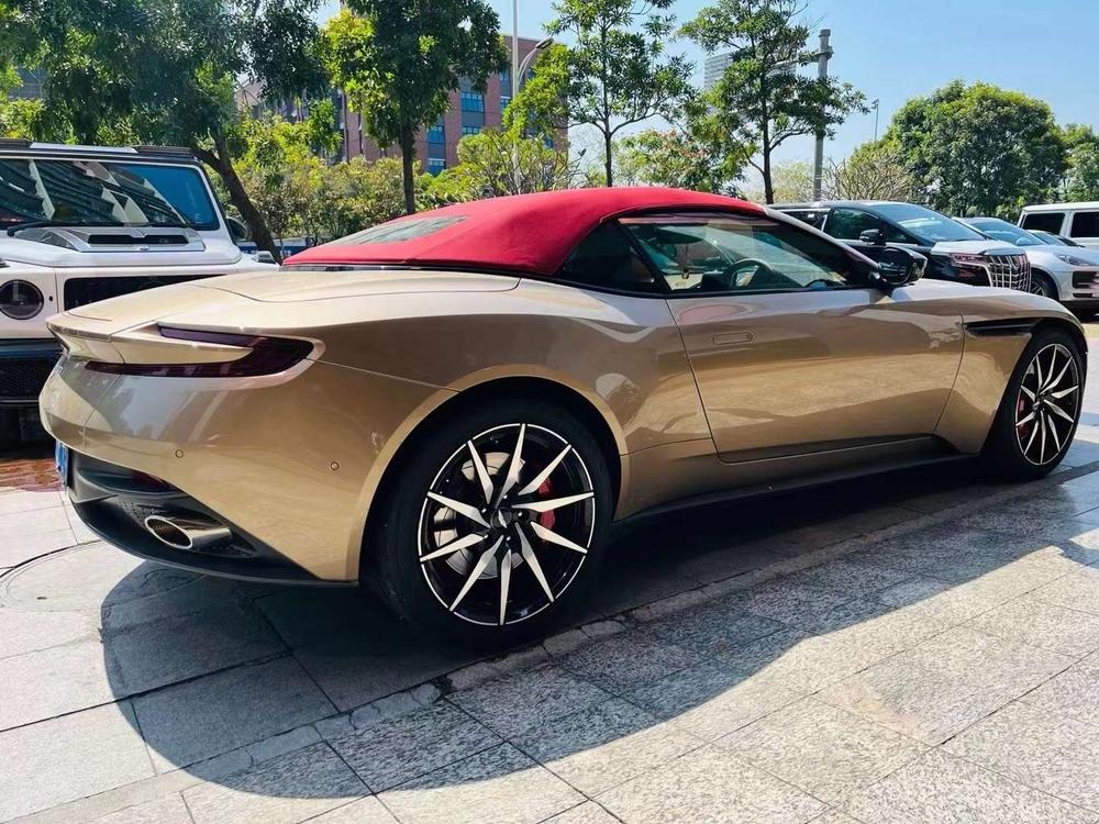 Aston Martin Aston Martin DB11