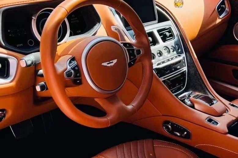 Aston Martin Aston Martin DB11