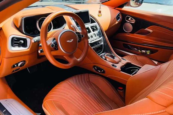 Aston Martin Aston Martin DB11