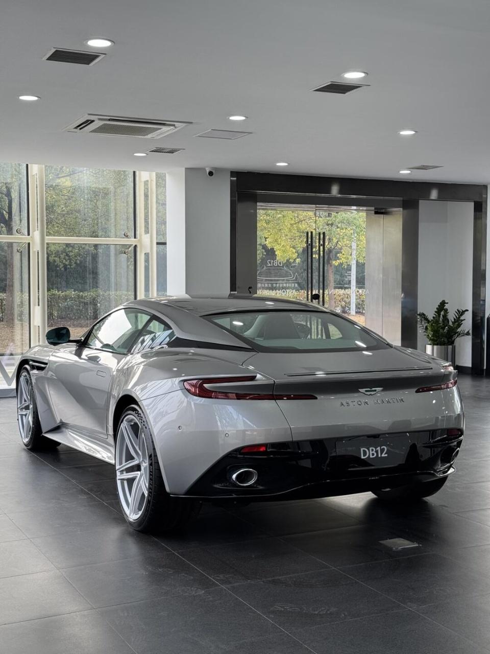 Aston Martin Aston Martin DB12