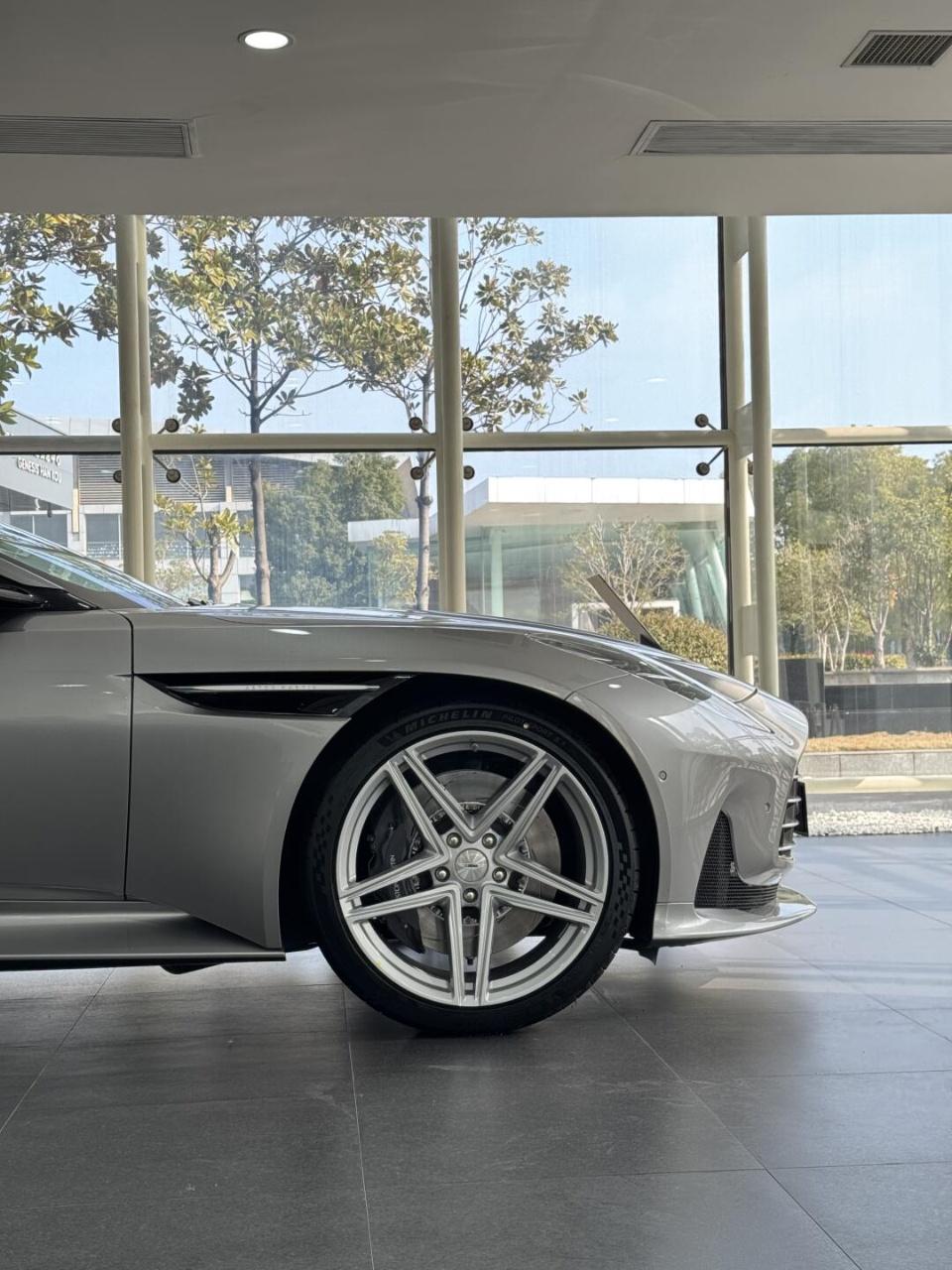 Aston Martin Aston Martin DB12