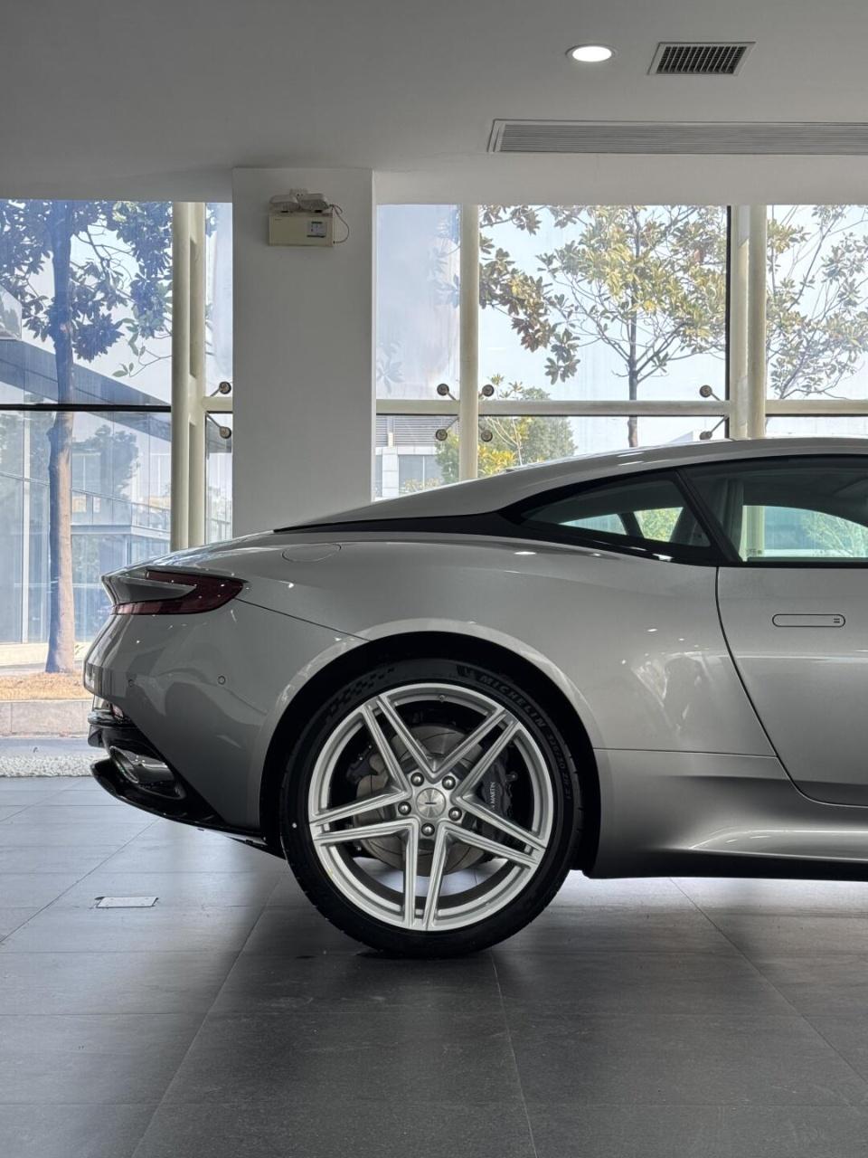 Aston Martin Aston Martin DB12