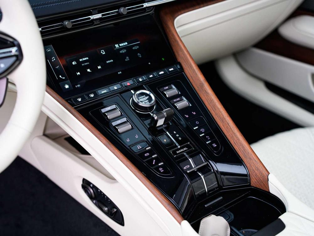 Aston Martin Aston Martin DB12
