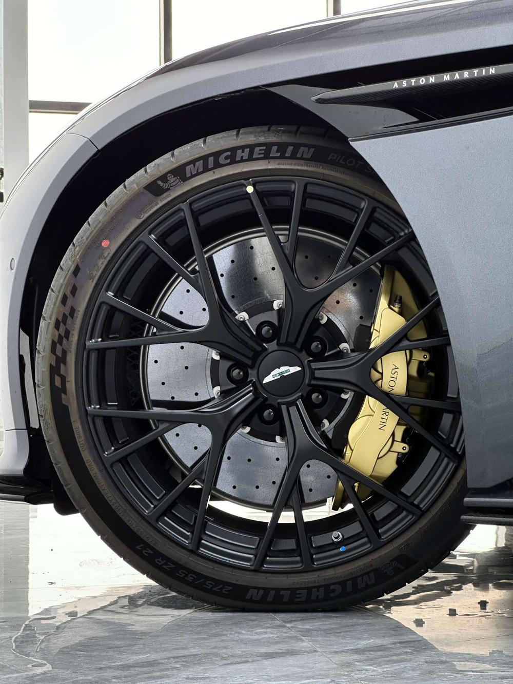 Aston Martin Aston Martin DB12