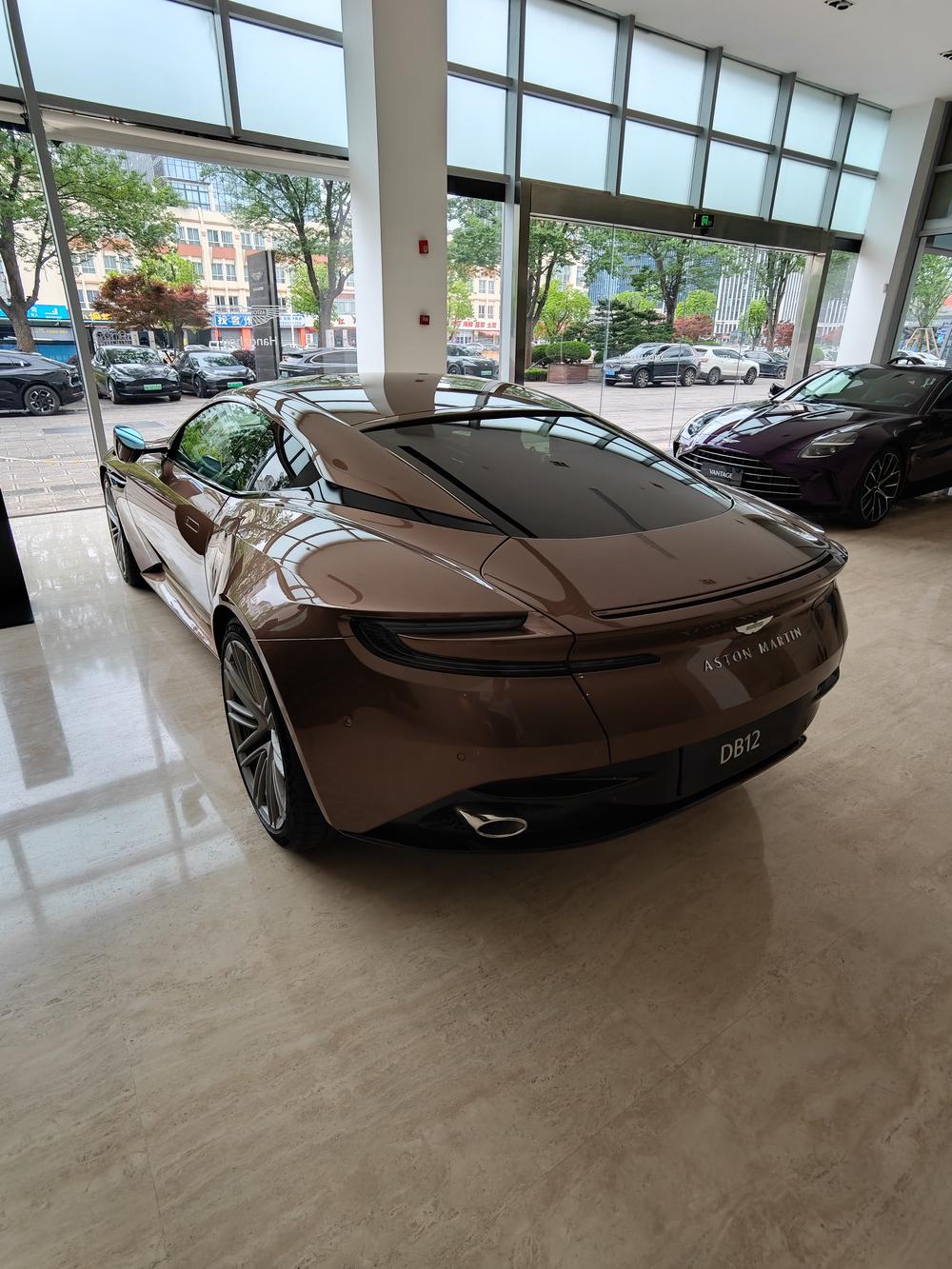 Aston Martin Aston Martin DB12