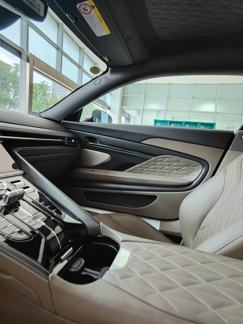 Aston Martin Aston Martin DB12