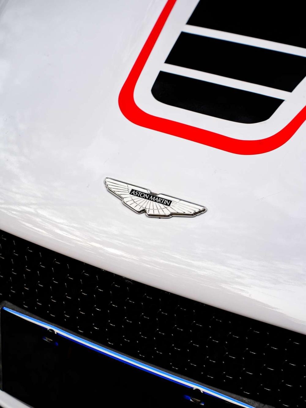 Aston Martin Aston Martin DBS