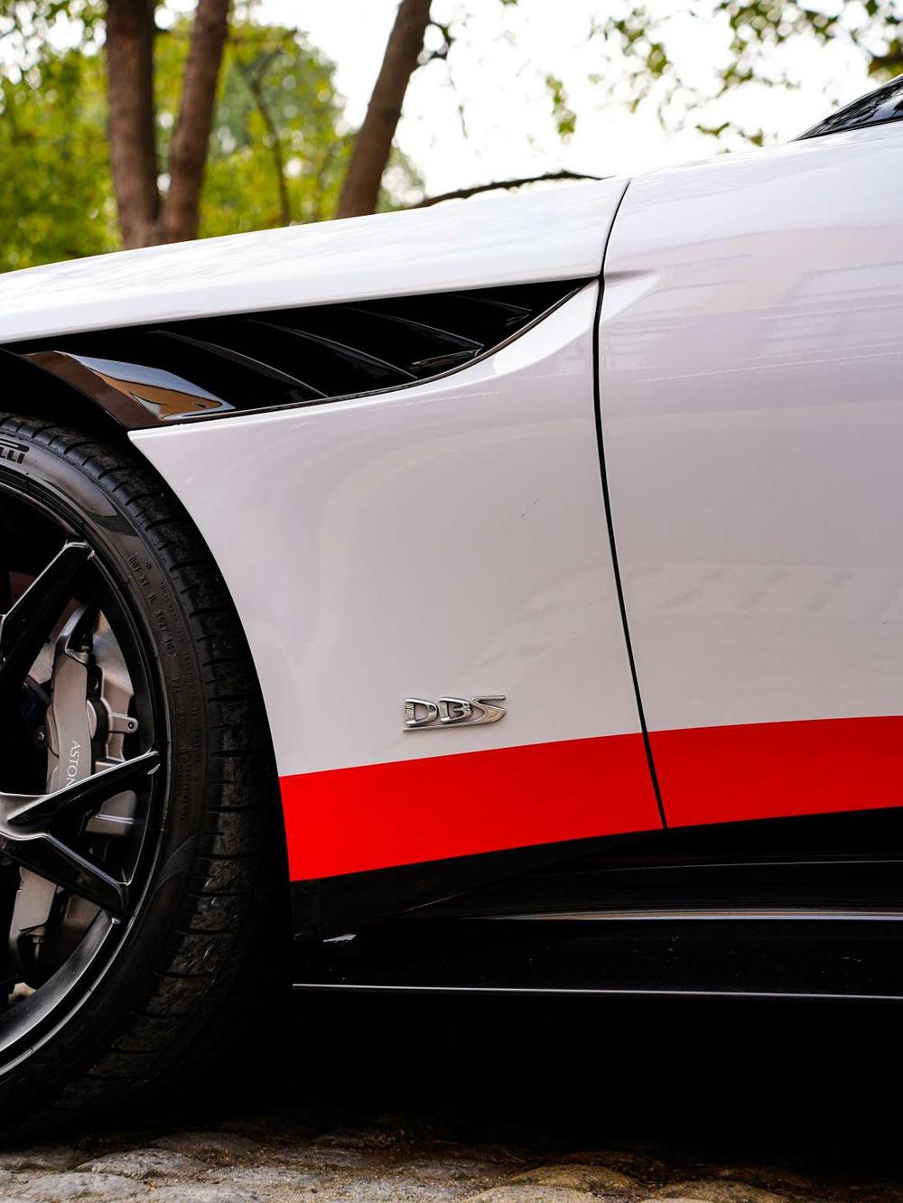 Aston Martin Aston Martin DBS