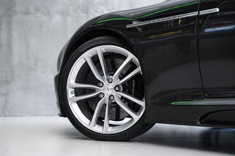 Aston Martin Aston Martin DBS