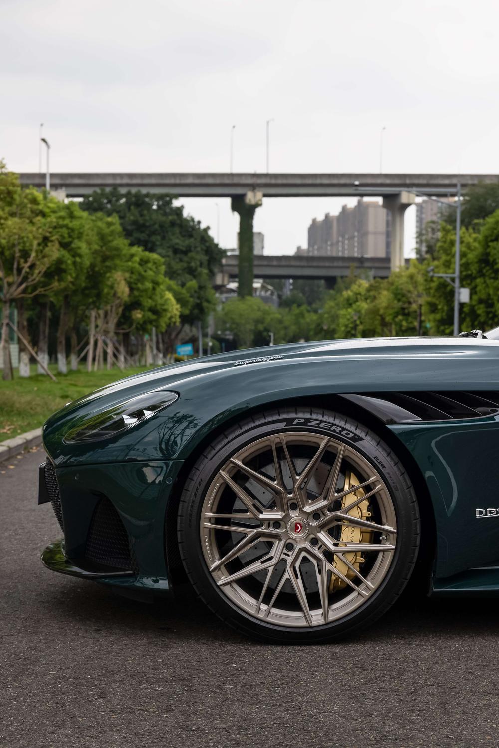 Aston Martin Aston Martin DBS