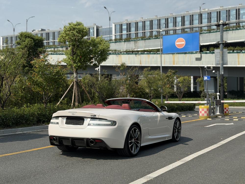 Aston Martin Aston Martin DBS