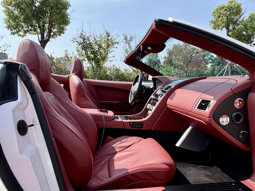 Aston Martin Aston Martin DBS