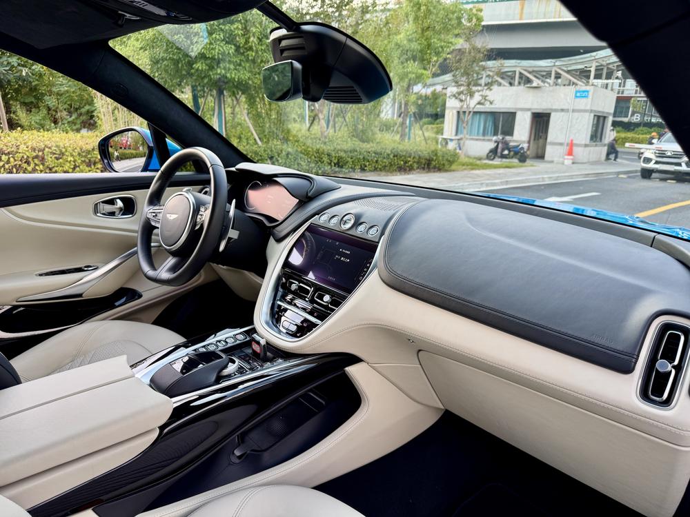 Aston Martin Aston Martin DBX