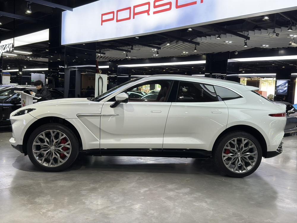 Aston Martin Aston Martin DBX