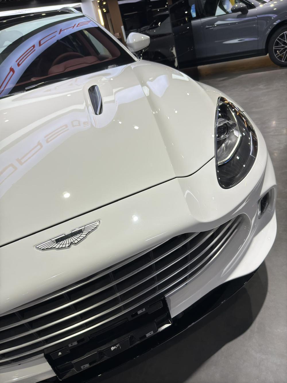 Aston Martin Aston Martin DBX