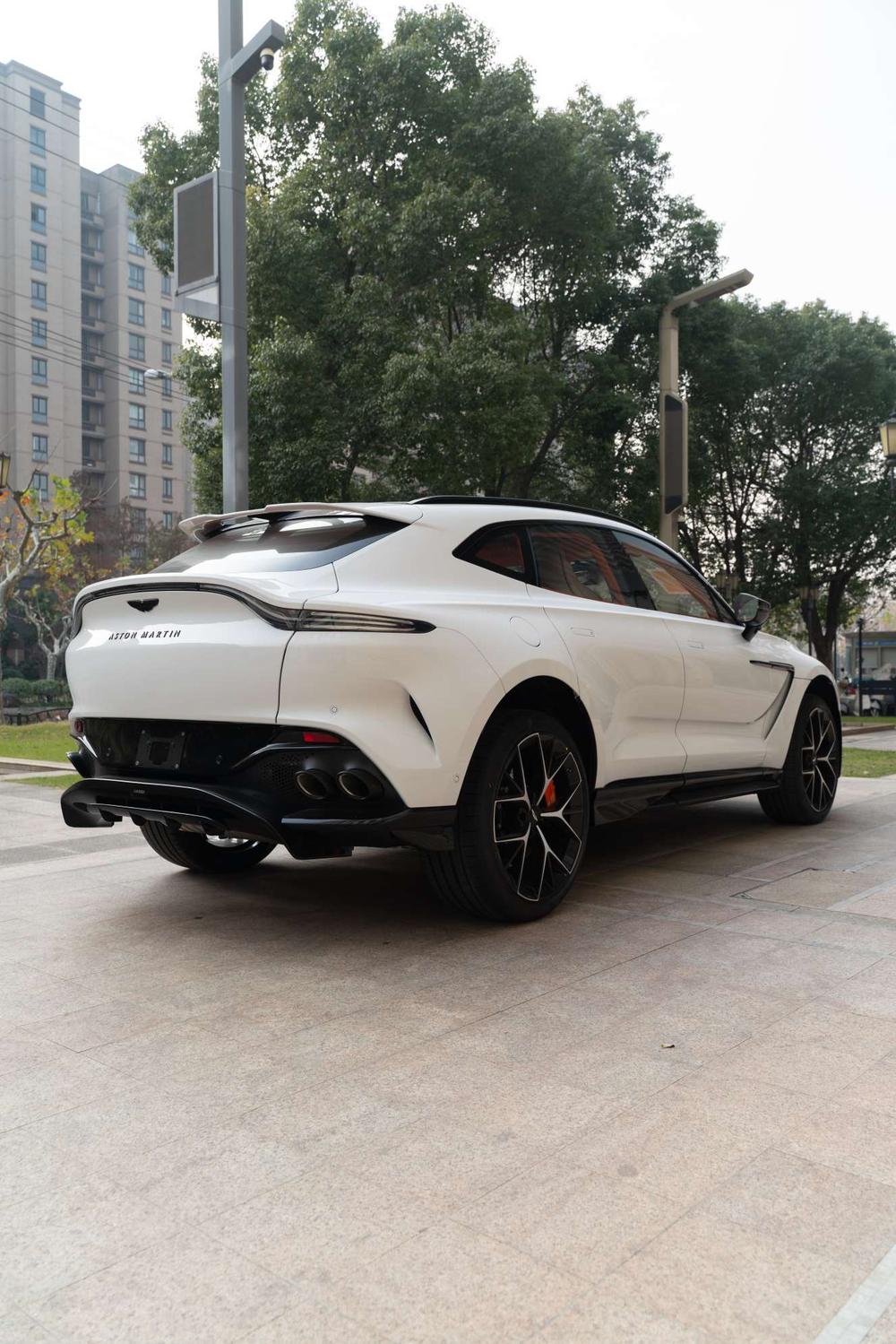 Aston Martin Aston Martin DBX