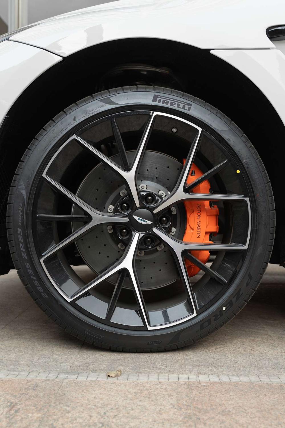 Aston Martin Aston Martin DBX