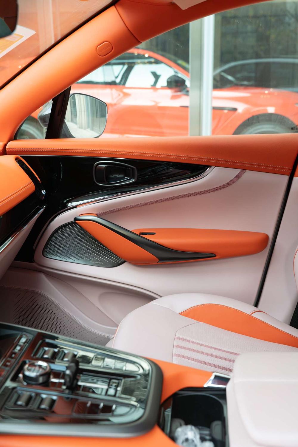 Aston Martin Aston Martin DBX